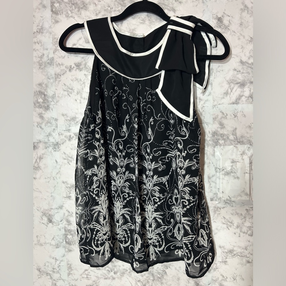 Misty & Max Floral Sleeveless Top Black & White Shoulder Bow Sz S Used      1